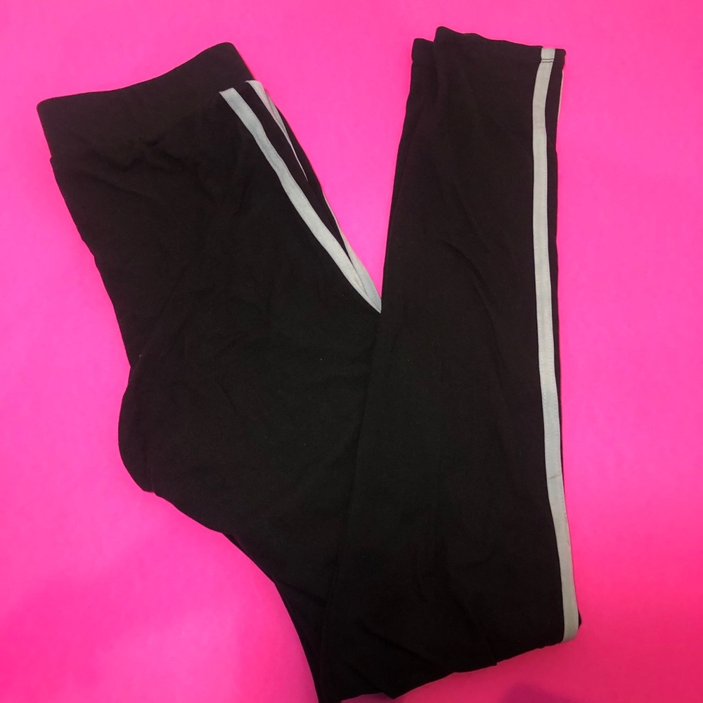 LOVE ARI PIN STRIPED BLACK LEGGINGS SIZE SMALL✨